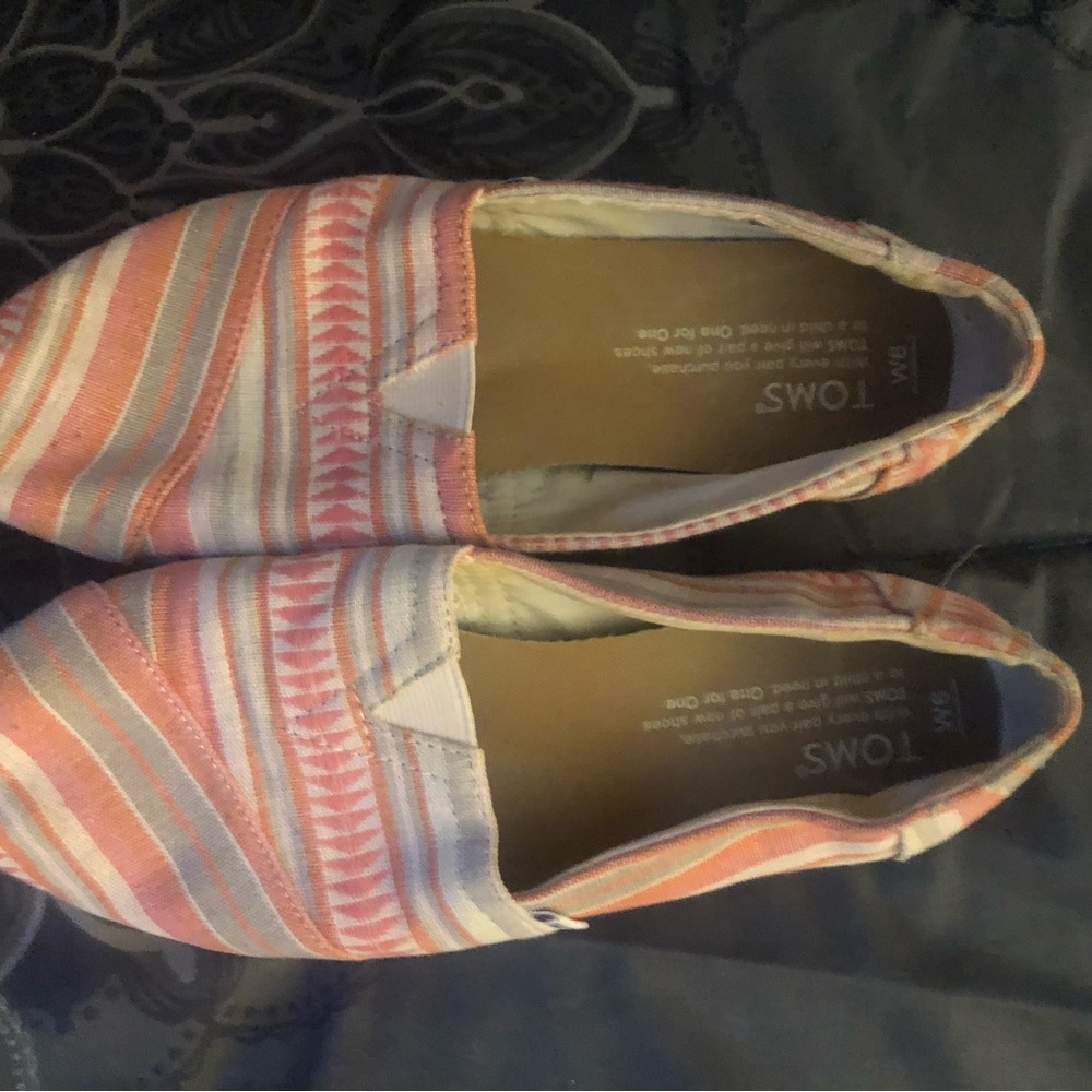 Toms size 6. Perfect condition!